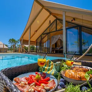 https://glamping-floria.in-istria.net